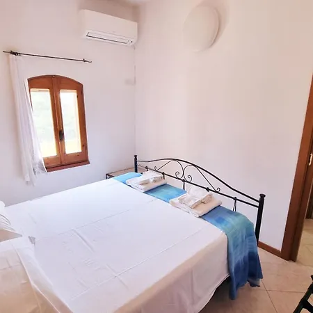 Baia 1 - Casa Con 2 Matrimoniali Climatizzate Con Bagni Interni E Giardino