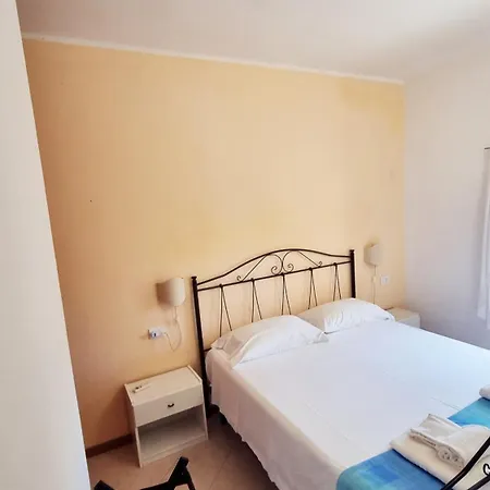 Baia 1 - Casa Con 2 Matrimoniali Climatizzate Con Bagni Interni E Giardino בית נופש *